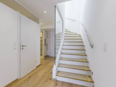 DG-Maisonette mit Terrasse & 3 Schlafzimmern - Wohnen über den Dächern von Wien – Bild 3
