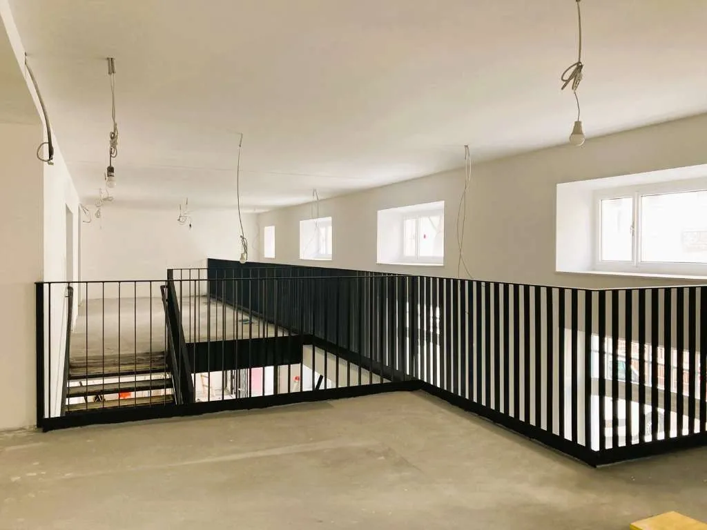 Geschäftslokal mit Galerie und einem hellen begehbaren Innenhof! - Ansicht 3