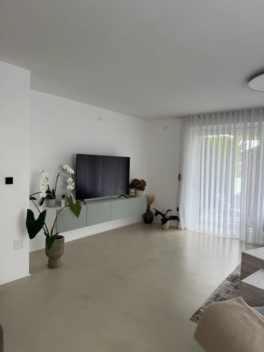 Moderne Gartenwohnung mit traumhaftem Ausblick ins Grüne – pohled 3