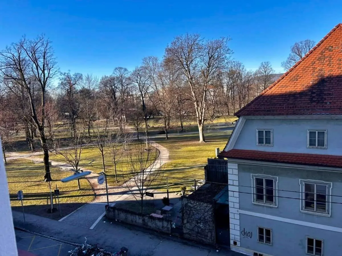 Innenstadt: Stylische, sehr helle, ruhige Dachgeschoss Wohnung mit Blick über den Augarten - Widok 2