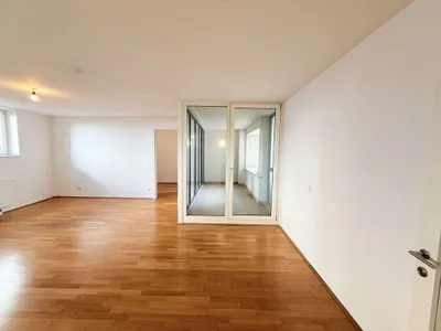 Geräumige 3-Zimmer Wohnung in ruhiger Seitengasse und guter Raumaufteilung! – Bild 2