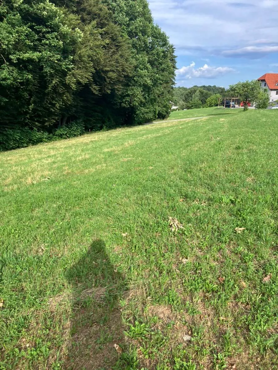 Sonniges und Ruhiges Baugrundstück in Privatstrasse - Ansicht 2