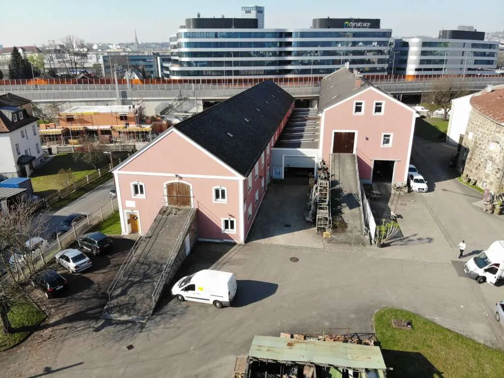 Moderne loftartige Gewerbeimmobilie mit rund 1.300m² Nutzfläche über 2 Ebenen mit 30 Parkplätzen in 4020 Linz – pohled 3