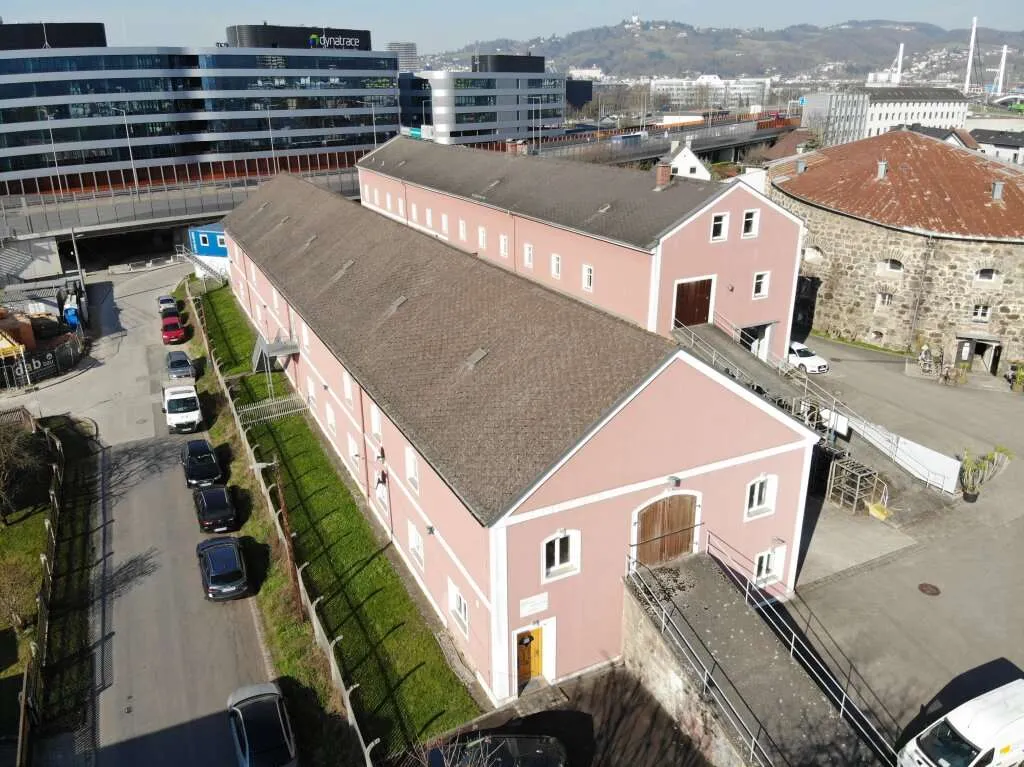 Moderne loftartige Gewerbeimmobilie mit rund 1.300m² Nutzfläche über 2 Ebenen mit 30 Parkplätzen in 4020 Linz – pohled 2
