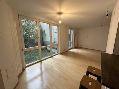 KARLSPLATZ IS CALLING: ruhige 2-Zimmer-Wohnung mit Gemeinschaftsdachterrasse! – Bild 2