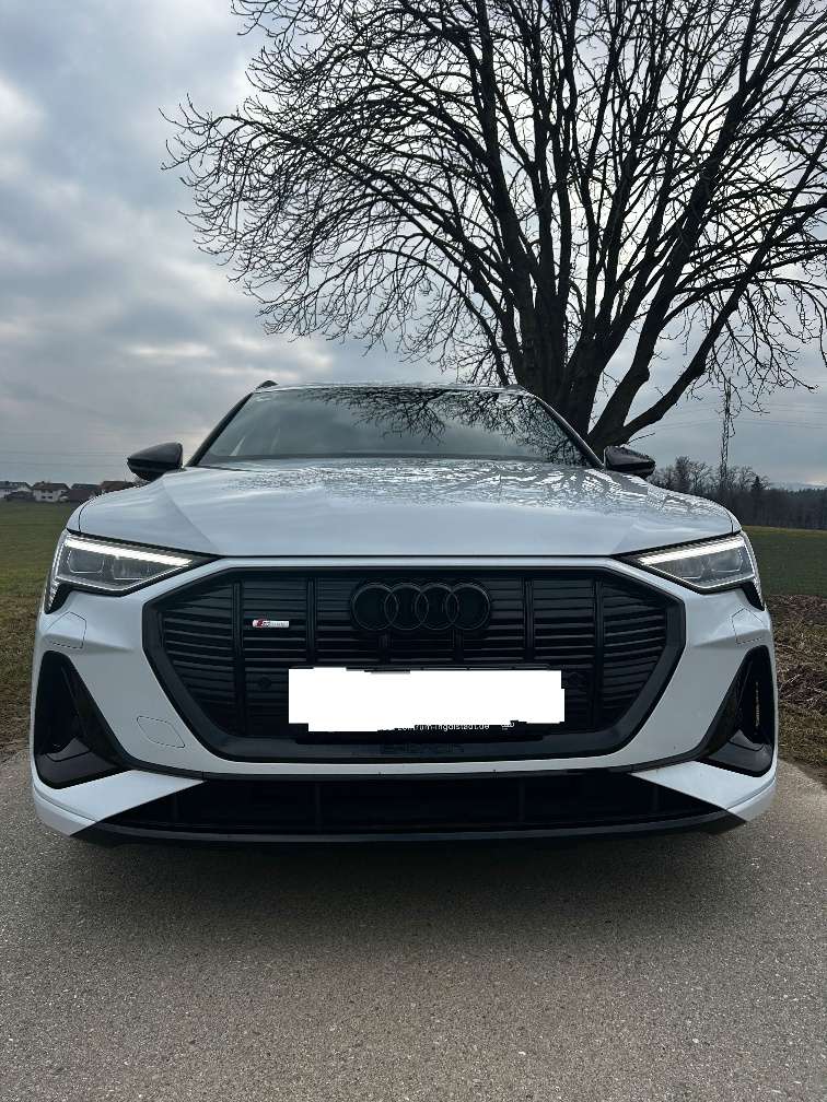 Audi e-tron 50 quattro 71kWh 2 x S-line, AHK, MATRIX, N SUV / Geländewagen