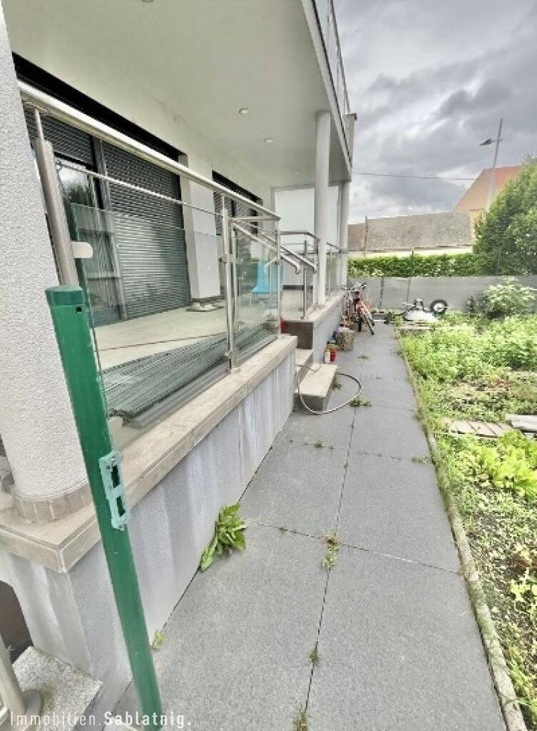Wohnoase in Moosbrunn: Gepflegtes Haus mit Garten, Pool und mehreren Terrassen! - Ansicht 3