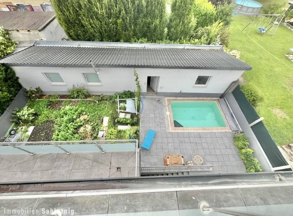 Wohnoase in Moosbrunn: Gepflegtes Haus mit Garten, Pool und mehreren Terrassen! - Ansicht 2