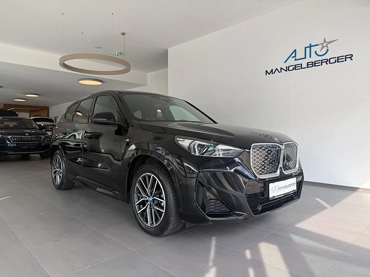 BMW Ix1
