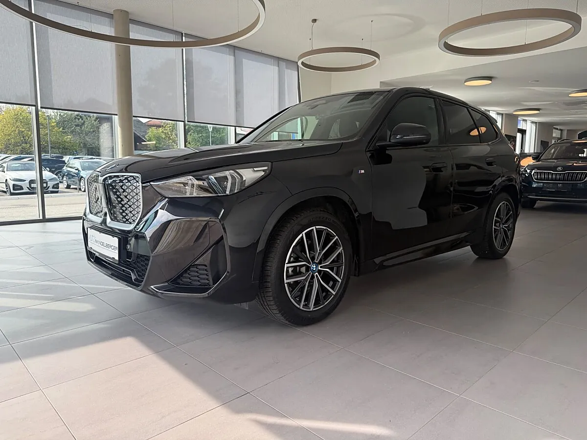 BMW Ix1 2025 photo 3
