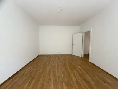 NAHE Schloss Liesing - Großzügige, sanierte 2- Zimmer-Wohnung – Bild 2