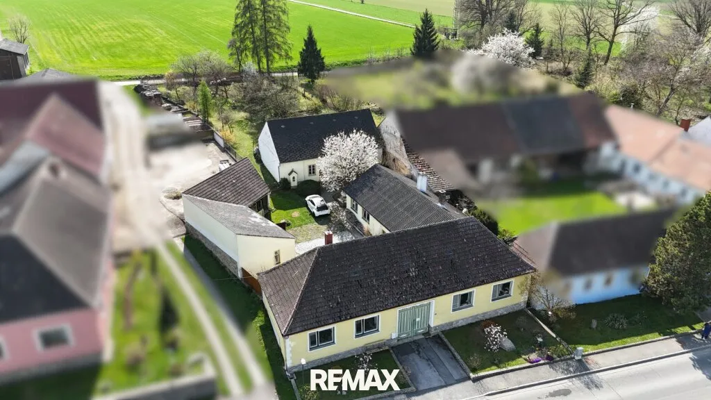 Bauernhaus uneinsehbarem Innenhof und Garten, Tröbings