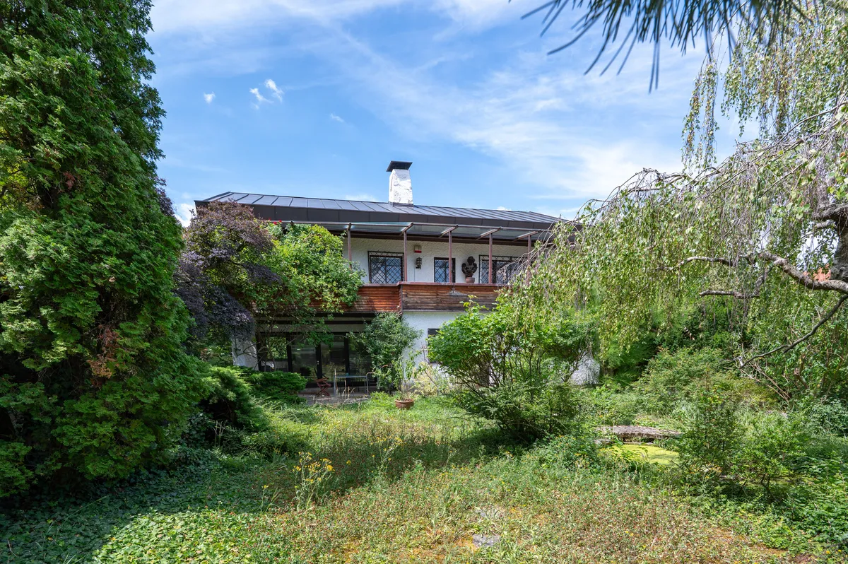 Vintage-Charme trifft Bestlage: Ein Haus mit zwei Wohneinheiten in einem Traumgarten – pohled 2