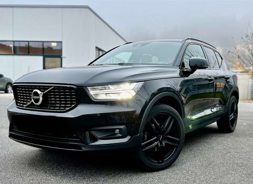 Volvo XC40 T2, R-Design, Erstbesitz, 8 fache Bereifung SUV / Geländewagen
