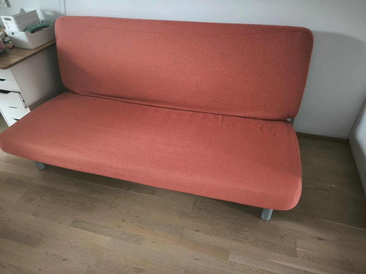 IKEA NYHAMN 3er-Schlafsofa / Klappsofa in Korallrot (140x200 cm), € 95,- (8010 Graz)