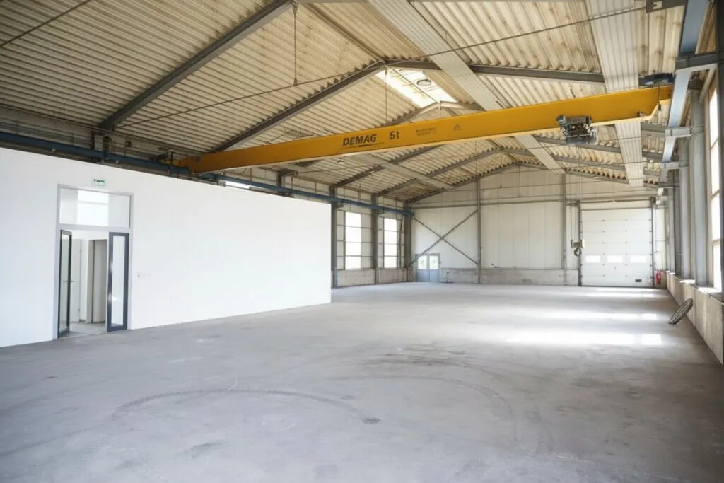 Industriehalle im Industriegebiet Werk VI – pohled 3