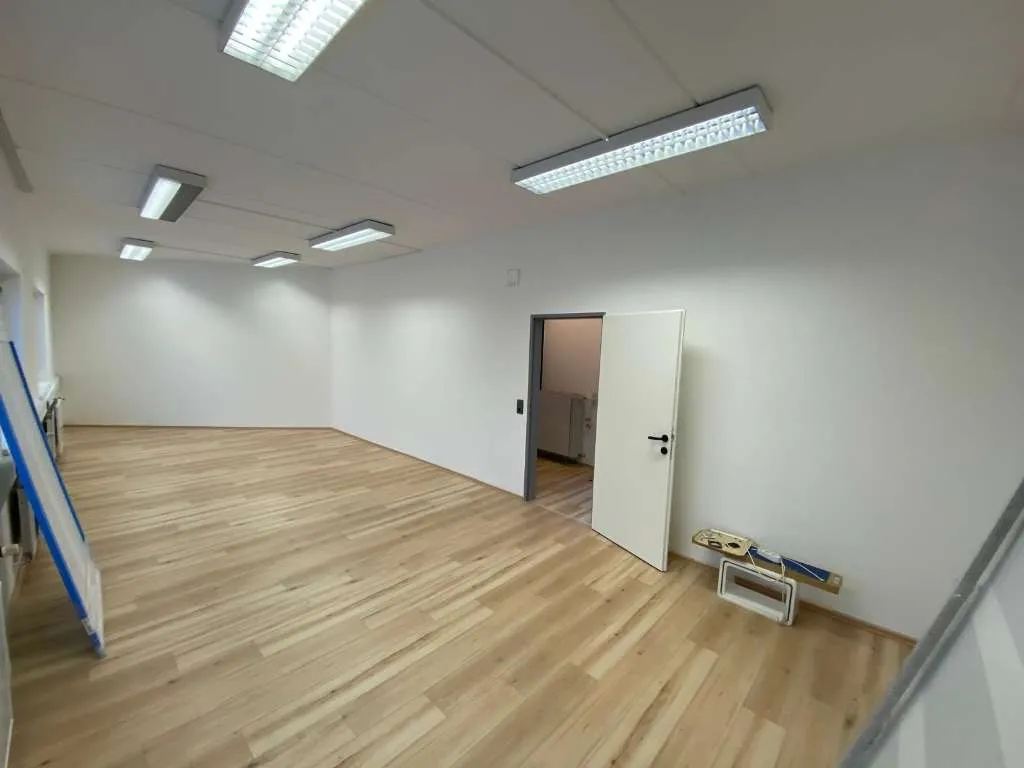 Büro / Ordi / Tanz- oder Yoga Studio mit gratis Kunden-Parkplätzen - Ansicht 2