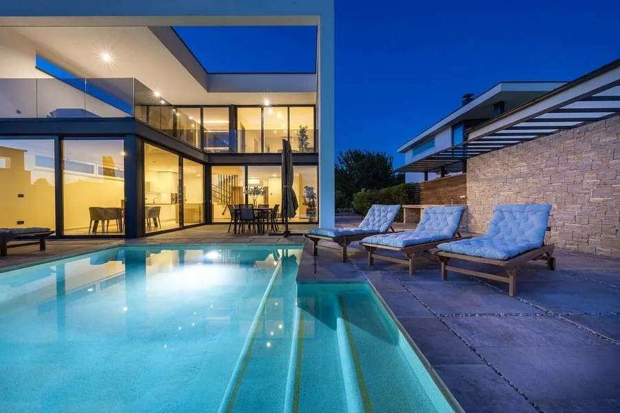 Region Krk, Insel Krk: Moderne Neubau-Villa mit Pool – pohled 3