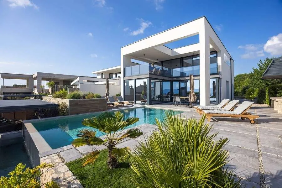 Region Krk, Insel Krk: Moderne Neubau-Villa mit Pool – pohled 2
