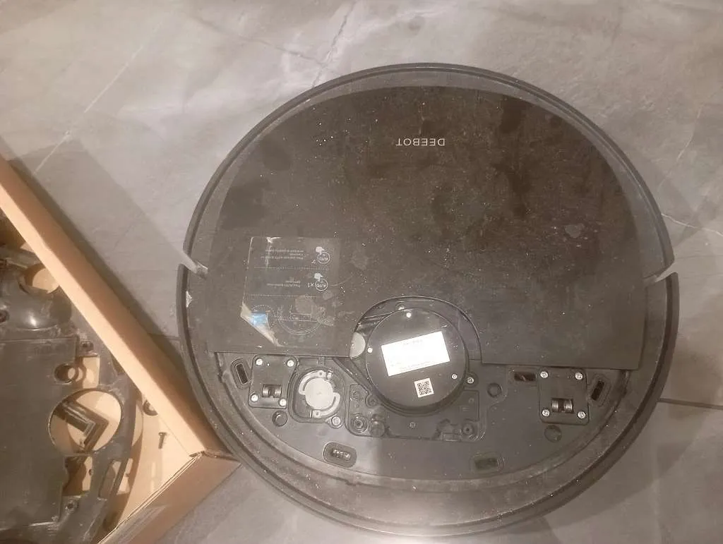 EcovacsDeebotOzmo950Saugroboter