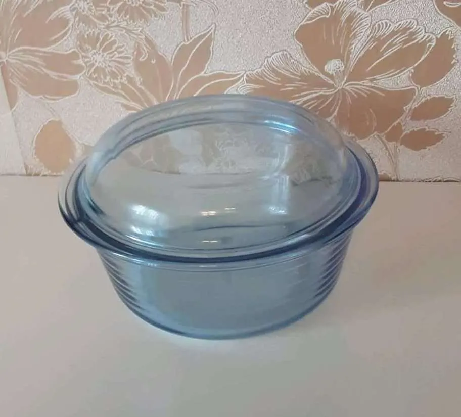 Große PYREX Glasschüssel mit Deckel, Backofen und Mikrowelle, Auflaufform, € 12,- (2214 Auersthal)