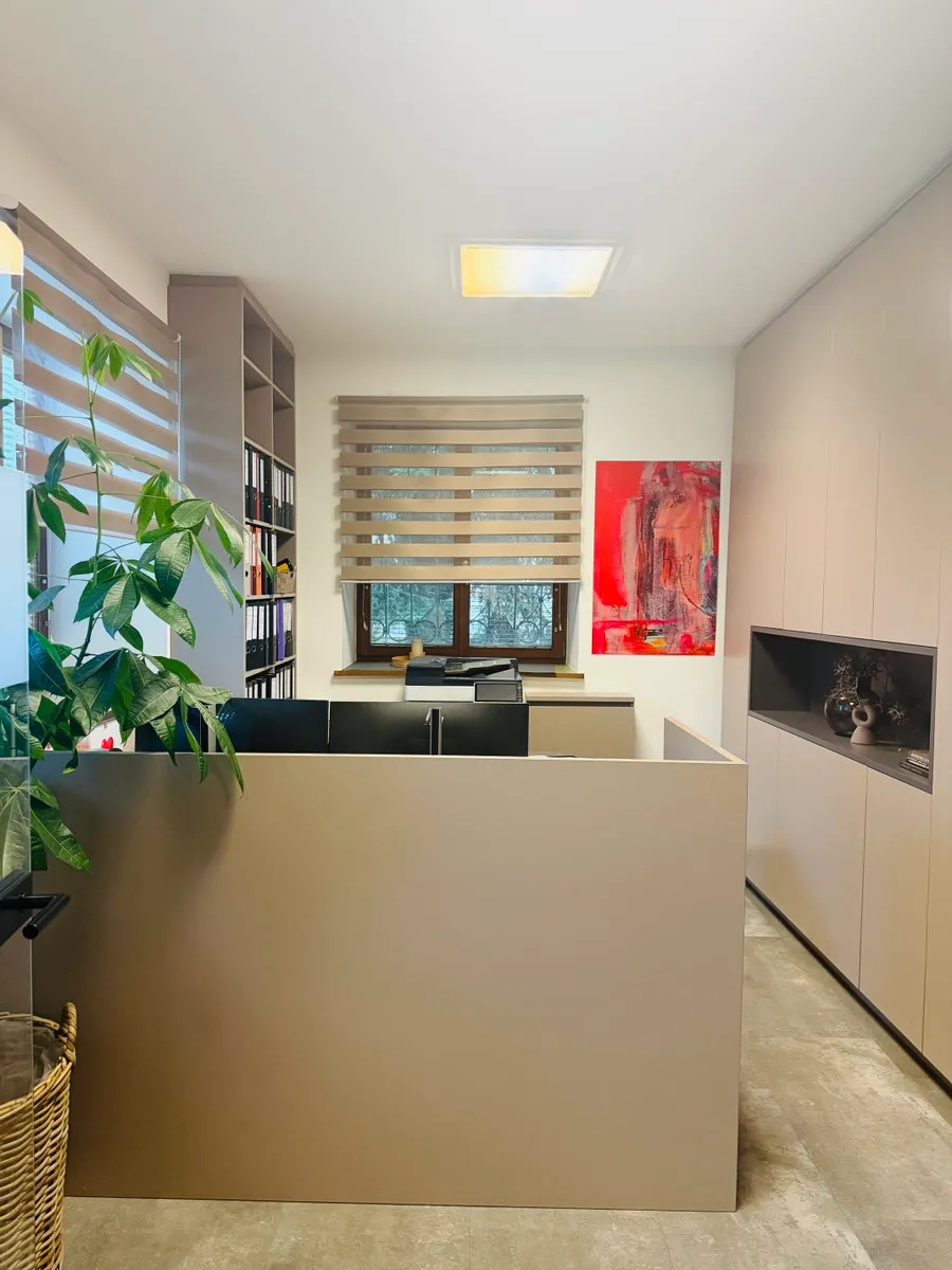 Liegenschaft mit Betriebsgebäude 2300qm Grundfläche davon ca.900qm Büro und Halle - Ansicht 2