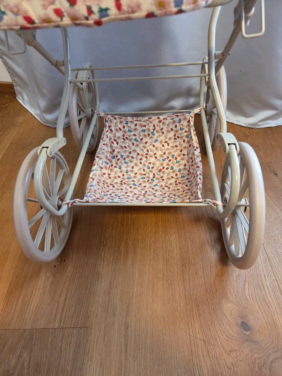 Konges slojd Puppenwagen,  110,- (2512 Tribuswinkel) - willhaben