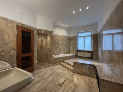 LAURENZERBERG: EXKLUSIVE 4 ZIMMER-WOHNUNG (STILALTBAU) MIT MARMORBAD/SAUNA – Bild 2