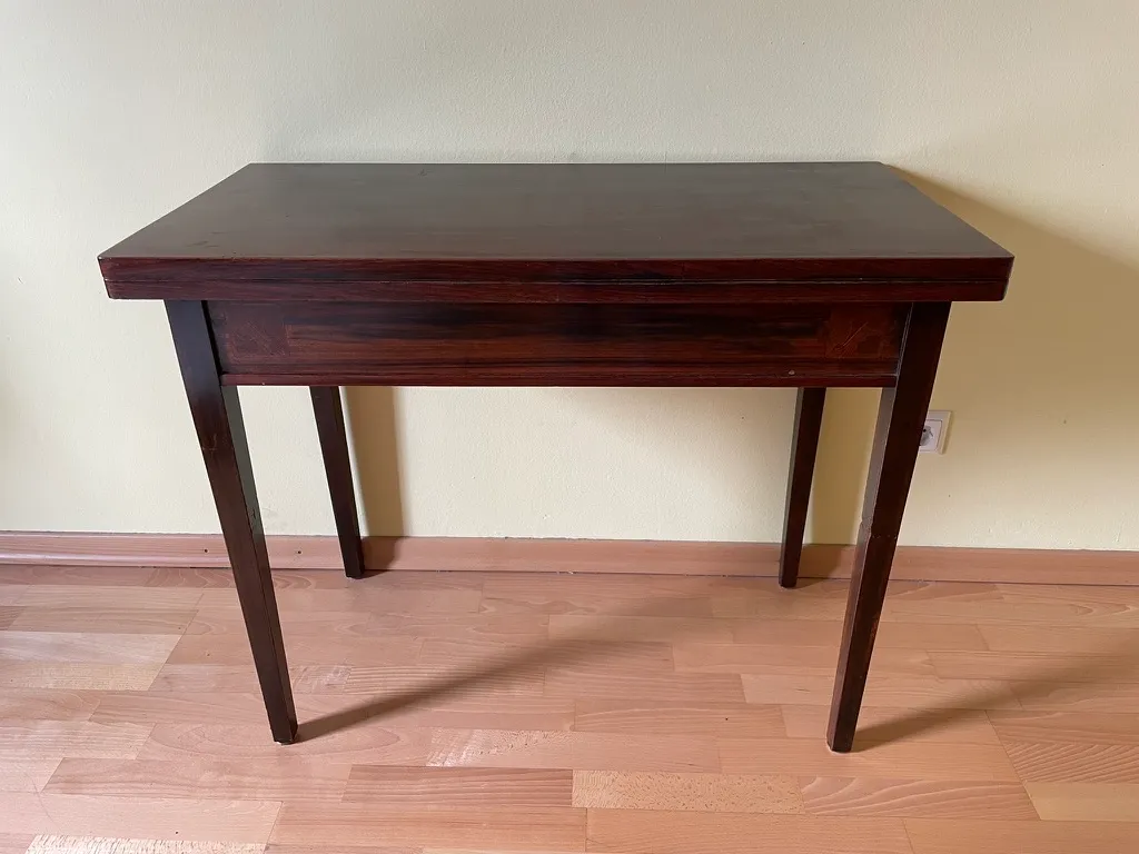 Antiker Klapptisch / Spieltisch, aufklappbar 90x90 cm, € 150,- (1070 Wien)