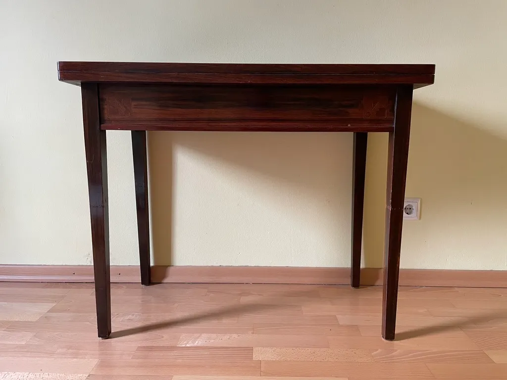Antiker Klapptisch / Spieltisch, aufklappbar 90x90 cm, € 150,- (1070 Wien)