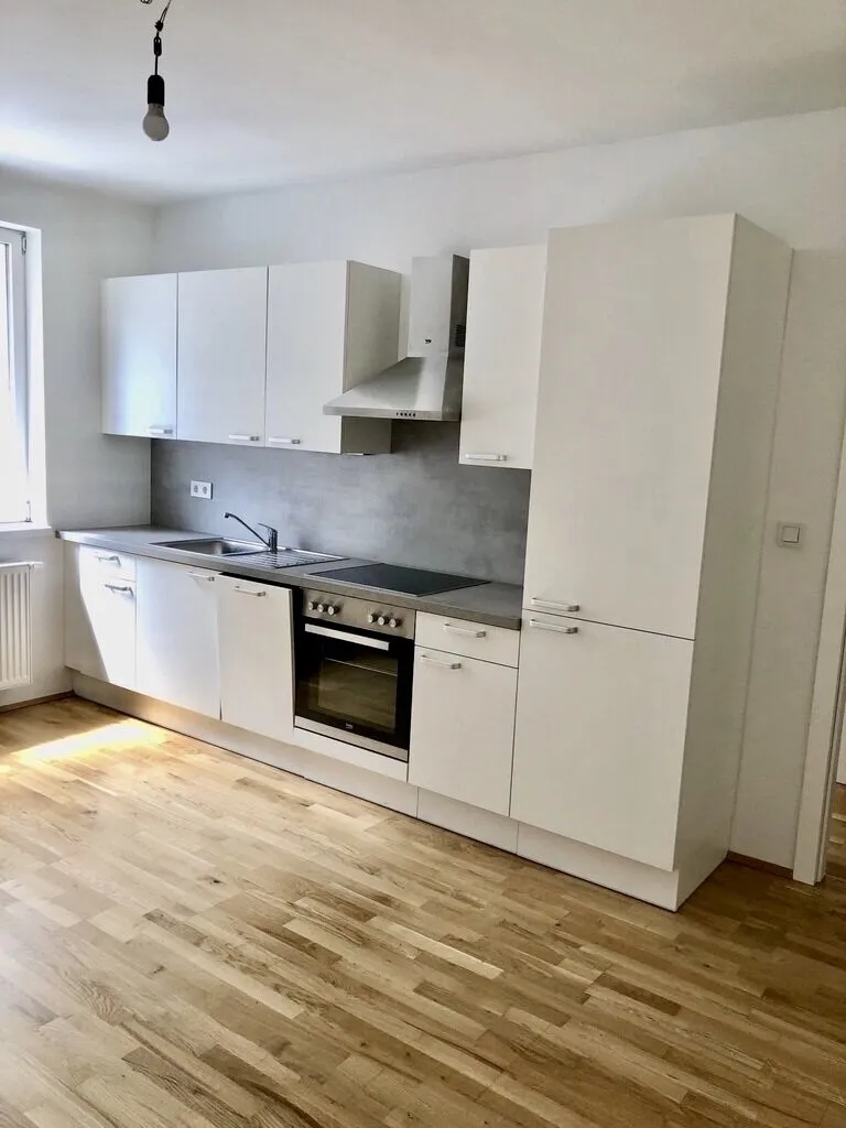 Bildhübsche + helle 3-Zimmerwohnung Nähe U1-Reumannplatz: DAN-Küche, Zimmer getrennt begehbar, sofort beziehbar, Nähe Fußgängerzone Favoriten! – pohled 2