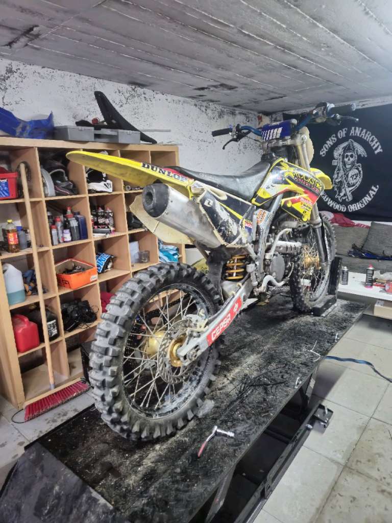 Suzuki RMZ 250 Motocross