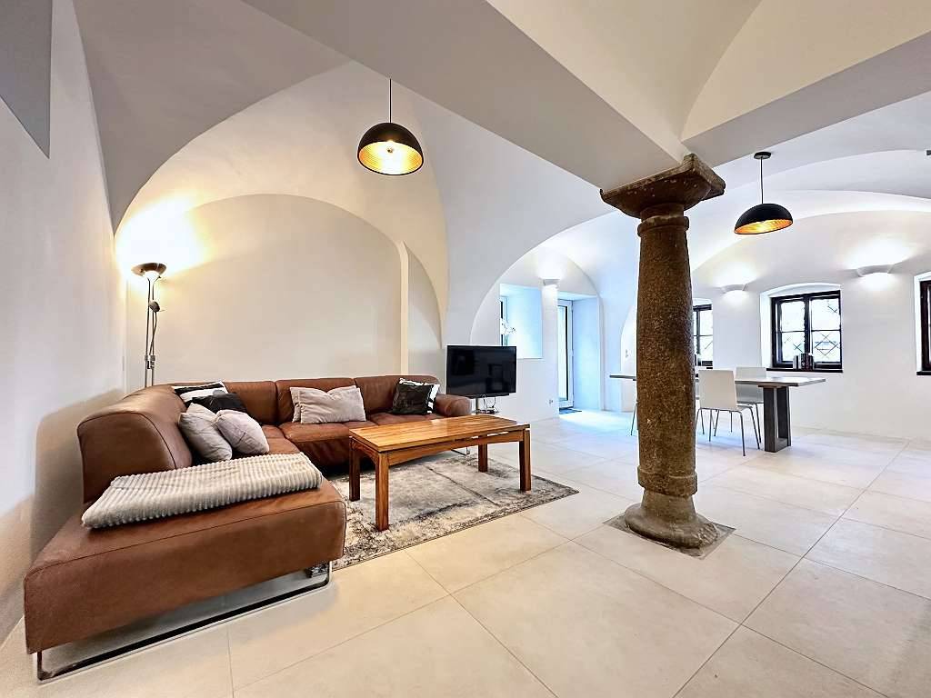 Kernsaniertes Kurzzeitapartment mit Terrasse und Parkplatz im Zentrum, Steyr