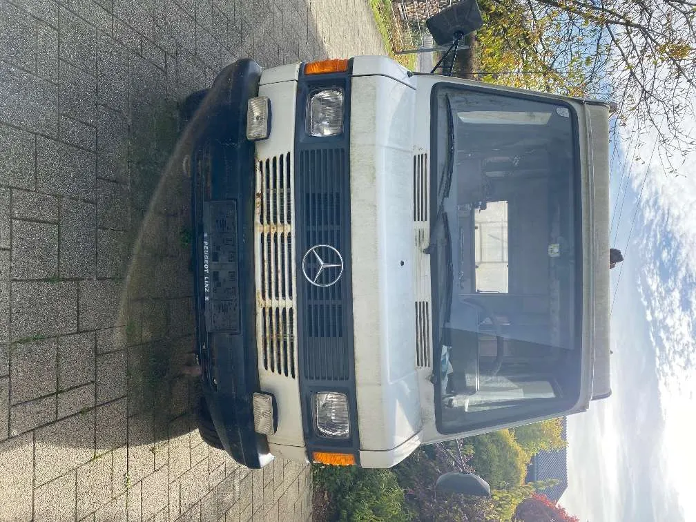 Mercedes-Benz 207D