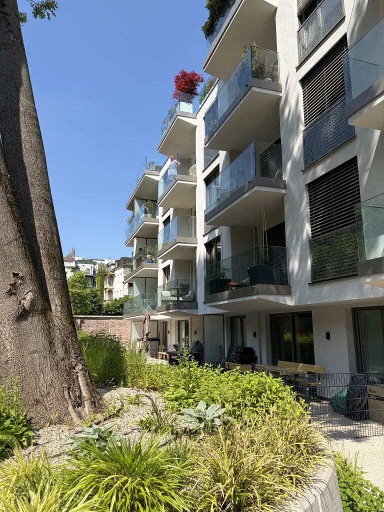 Bodenkühlung, neuwertig - überdachter Balkon, Wien