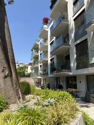 Komfortabel, ruhig, grün - überdachter Balkon