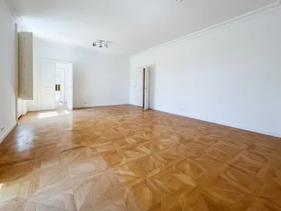 Wohnen mit Blick in den Volksgarten: Repräsentativer 5-Zimmer-Altbautraum mit kleinem Balkon in prachtvoller Liegenschaft - zu mieten 1010 Wien – Bild 3