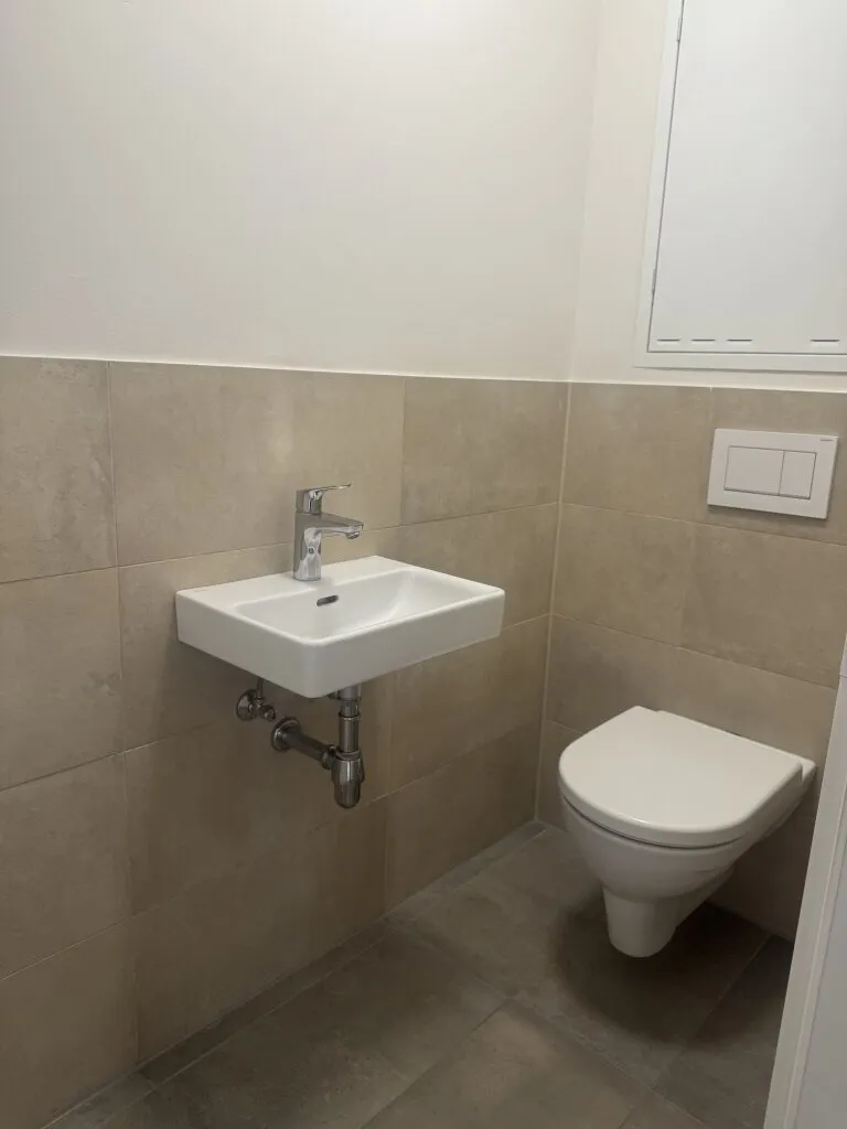 Smarte 2-Zimmer DG-Wohnung | Terrasse | klimatisiert | unbefristeter Mietvertrag - Widok 3