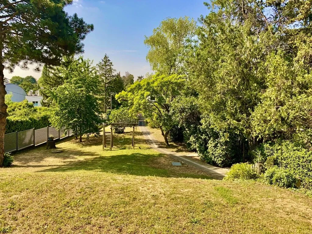 Traumhaftes Haus mit großem Garten und herrlichem Grünblick in zentraler Lage, Baujahr 2013, 2 Geschosse + Wohnkeller, Garage, Fitnessraum, Gersthof, Linie 41! - Ansicht 3