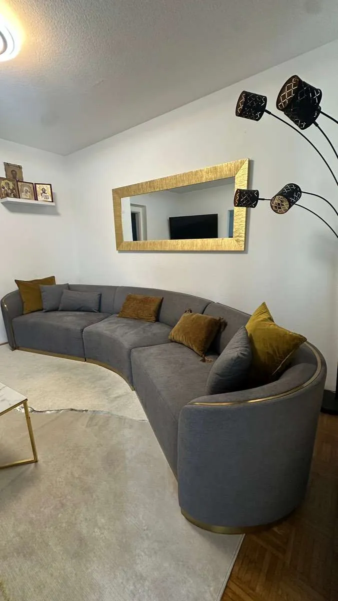 Sofa/ Couch Halbrund, € 250,- (4483 Firsching)