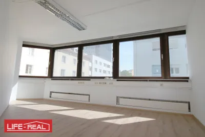 7-Zimmer-Gewerbeimmobilie mieten in Linz – 175 m², € 1.720 – Bild 2 von 11