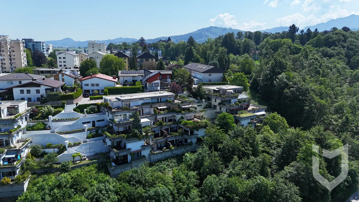TERRASSENWOHNUNG GMUNDEN - CUMBERLANDPARK MIT NATURNAHER AUSSICHT UND ZWEITWOHNSITZMÖGLICHKEIT - Ansicht 3