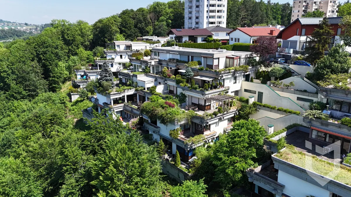 TERRASSENWOHNUNG GMUNDEN - CUMBERLANDPARK MIT NATURNAHER AUSSICHT UND ZWEITWOHNSITZMÖGLICHKEIT - Ansicht 2