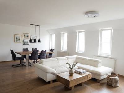 Traumhafte 4-Zimmer-Maisonette mit 3 Etagen, 97m^2 & spektakulärer Dachterrasse in 1220 Wien!