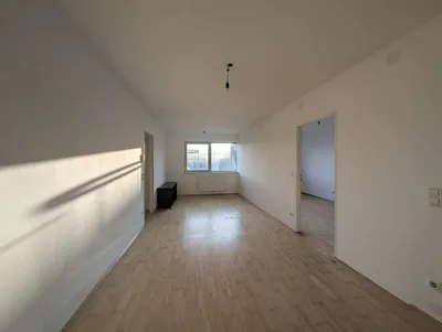 Ideale Lage | Mitten in 1070 Wien | 2 Zimmer-Wohnung im 6. OG | Lift vorhanden – Bild 2