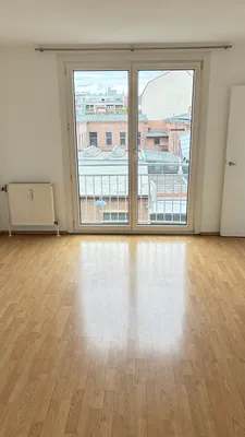 SONNIGES FREUNDLICHES GROSSZÜGIGIGES APPARTMENT – Bild 3