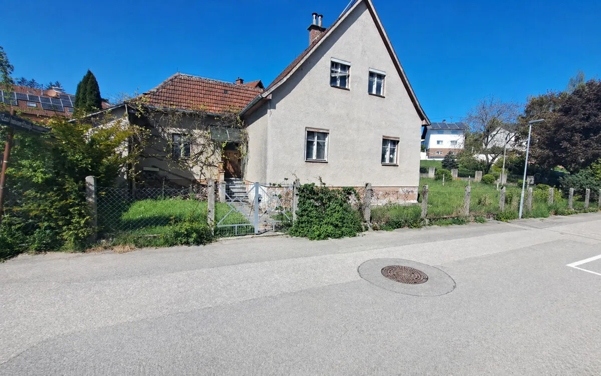 SANIERUNGSBEDÜRFTIGES EINFAMILIENHAUS IN BEGEHRTER LAGE – pohled 2