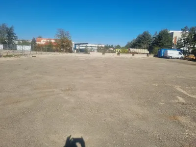 Gewerbeimmobilie mieten in Wiener Neustadt – 1 500 m², € 2 – Bild 3 von 3