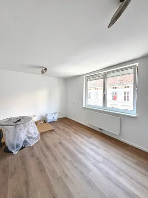 Erstbezug nach Generalsanierung - Helle Garçonnière mit neuer Küche, großem Allgemeingarten & Top-Lage in Wien-Margareten – Bild 3