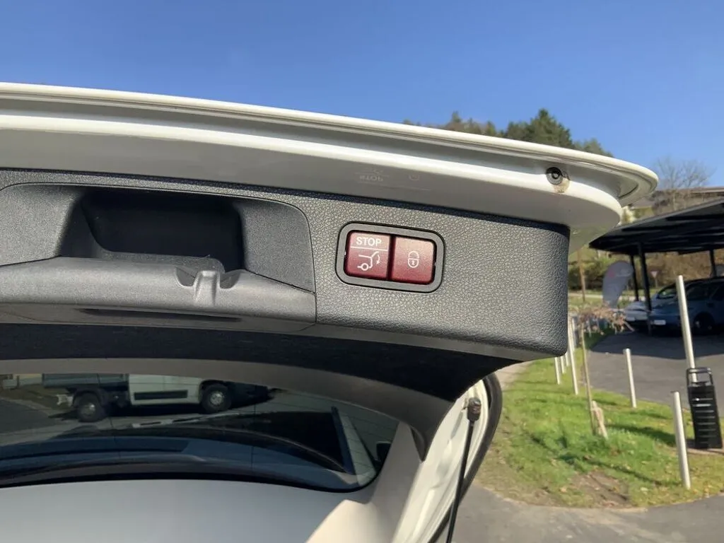 Mercedes-Benz E-Klasse E 400 d 4Matic (213.223) – Bild 29